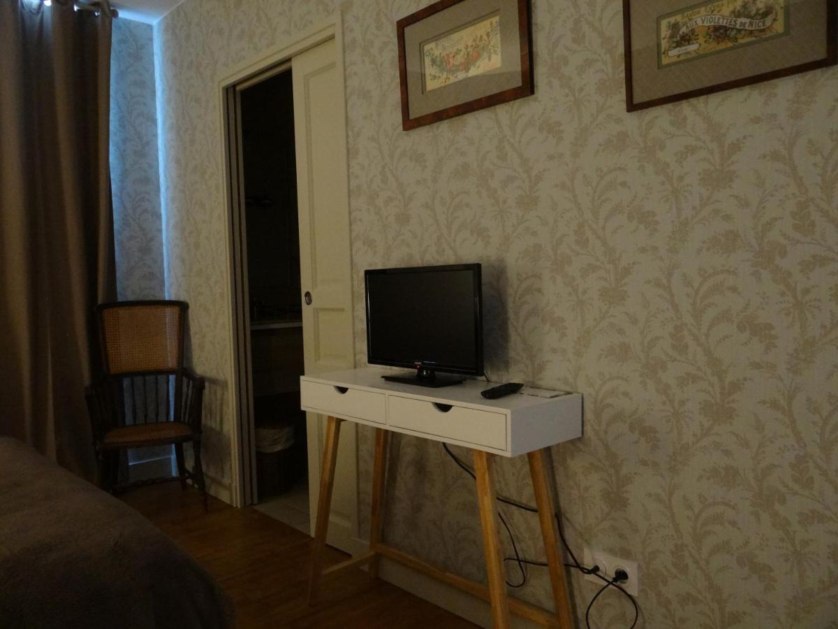 Les Tilleuls - Chambres D'Hotes - Ла-Рошфуко Екстер'єр фото